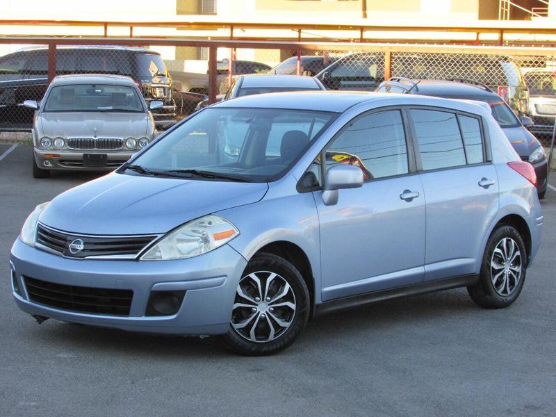 2010 nissan versa blue