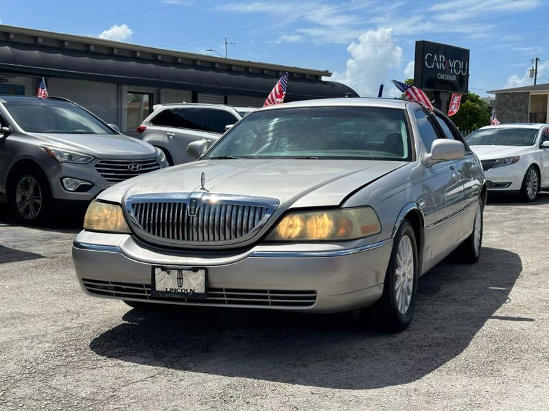 Lincoln Town Car Signature for sale | Used Town Car Signature near you ...