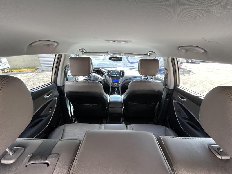 2014 HYUNDAI Santa Fe SUV / Crossover - $13,100