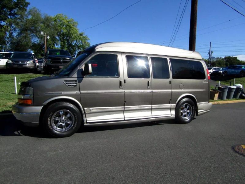 2010 Chevrolet Express Cargo Van 1500