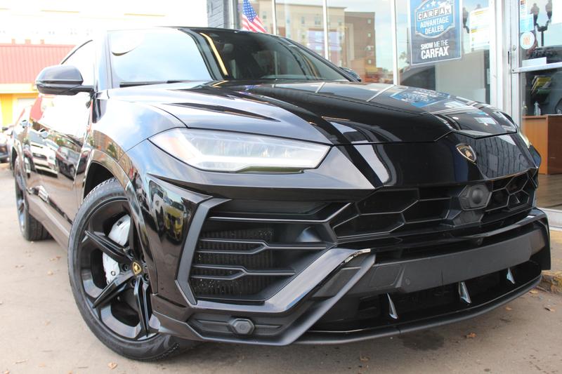 Lamborghini Urus Black & Gold! 😮