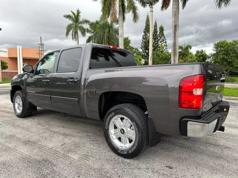 2011 Chevrolet Silverado Pickup - $14,499