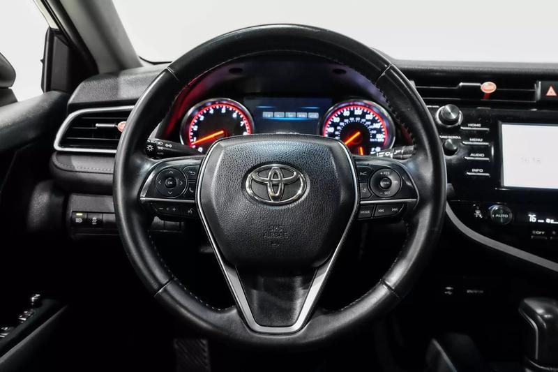 2018 Toyota Camry XSE Sedan 4D 17