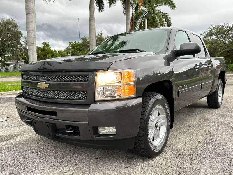 2011 Chevrolet Silverado Pickup - $14,499