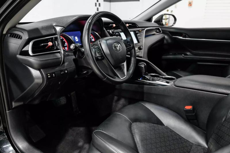 2018 Toyota Camry XSE Sedan 4D 16