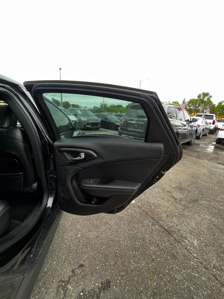 2015 CHRYSLER 200 Sedan