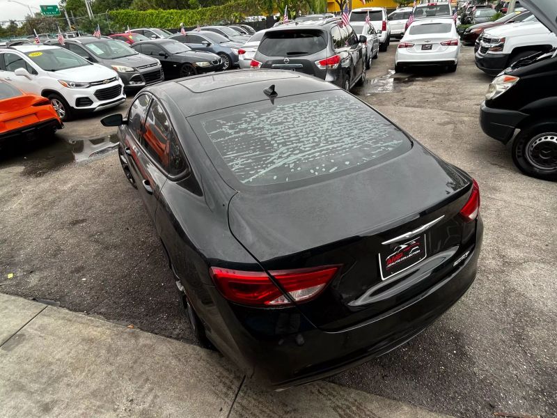 2015 CHRYSLER 200 Sedan
