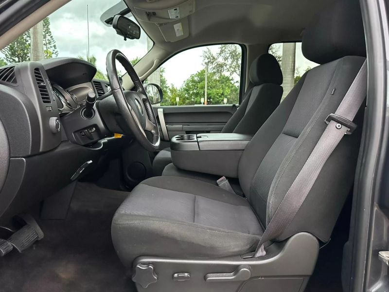 2011 Chevrolet Silverado Pickup - $14,499