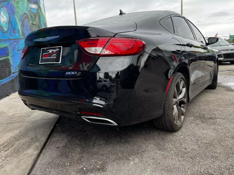 2015 CHRYSLER 200 Sedan