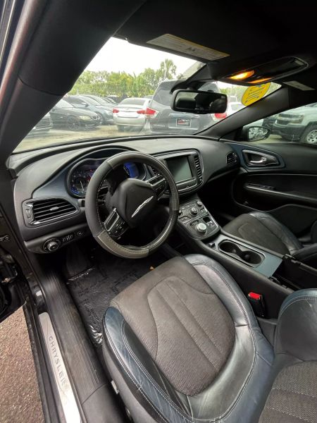 2015 CHRYSLER 200 Sedan