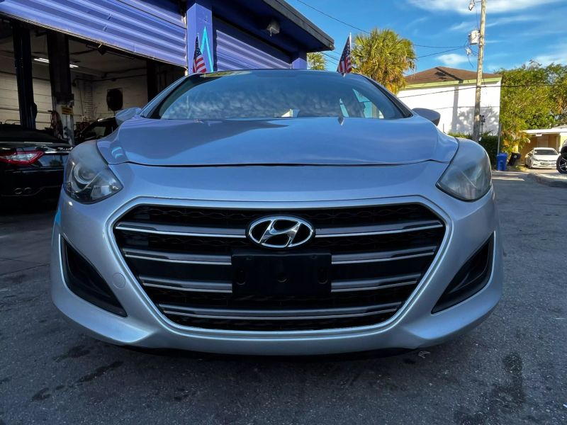 2017 HYUNDAI Elantra GT Hatchback - $9,995
