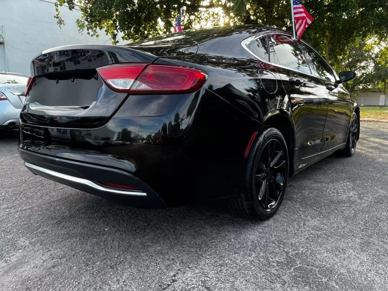 2015 CHRYSLER 200 Sedan