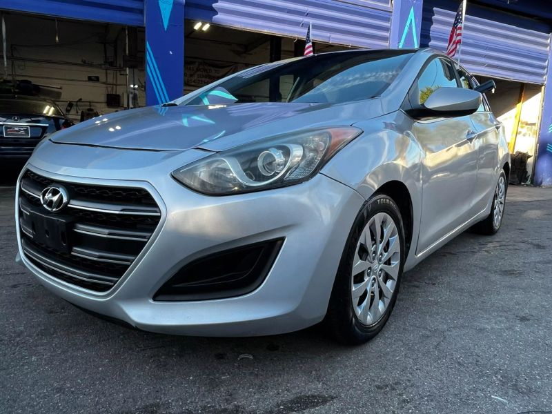 2017 HYUNDAI Elantra GT Hatchback - $9,995