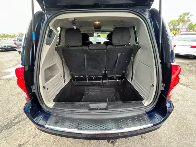 2016 DODGE Grand Caravan Minivan - $5,395