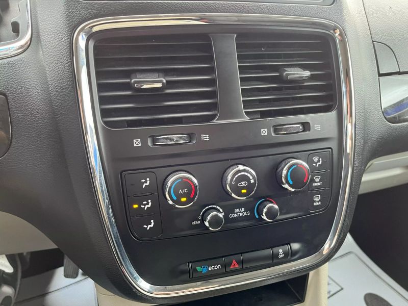 2016 DODGE Grand Caravan Minivan - $5,395