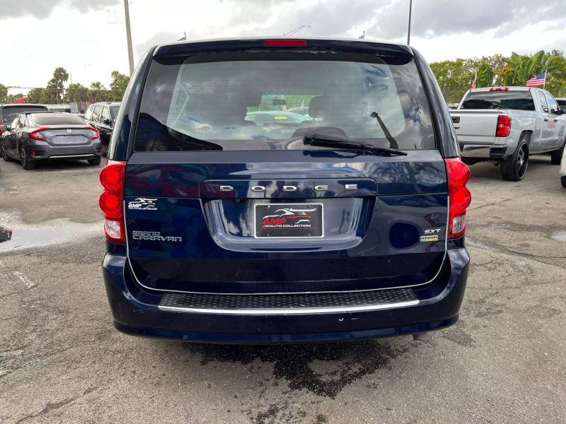 2016 DODGE Grand Caravan Minivan - $5,395