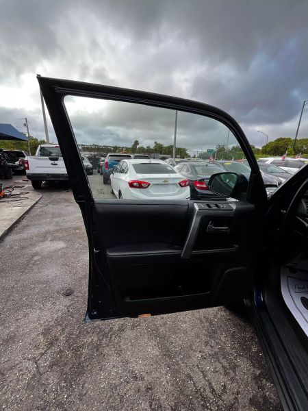 2021 TOYOTA 4-Runner SUV / Crossover - $27,995