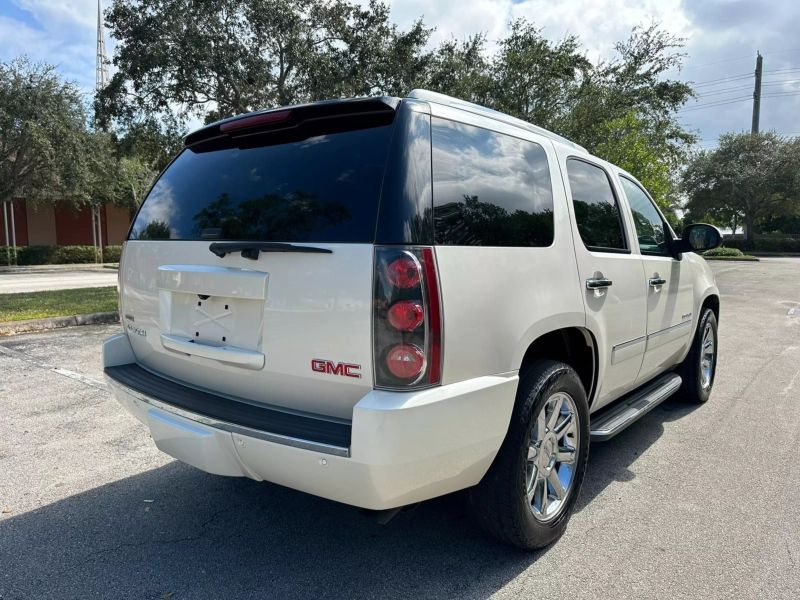 2011 GMC Yukon SUV / Crossover - $13,500