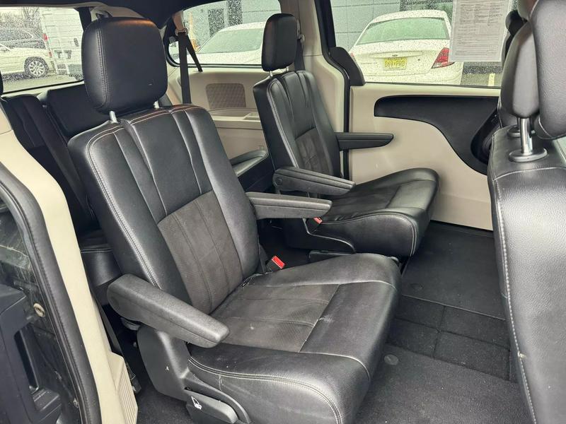2019 Dodge Grand Caravan Passenger SXT Minivan 4D 24