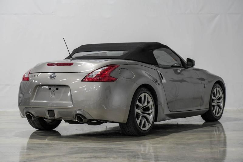 2010 Nissan 370Z Touring Roadster 2D 10
