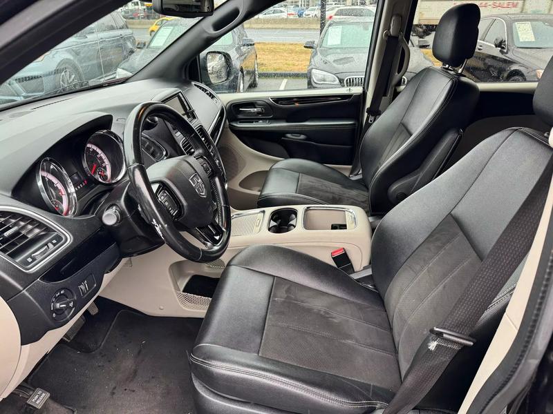 2019 Dodge Grand Caravan Passenger SXT Minivan 4D 20