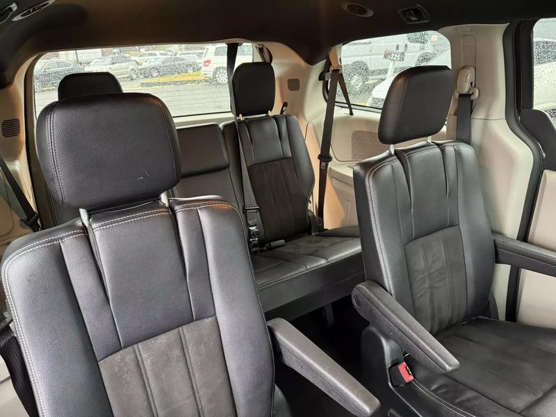 2019 Dodge Grand Caravan Passenger SXT Minivan 4D 25