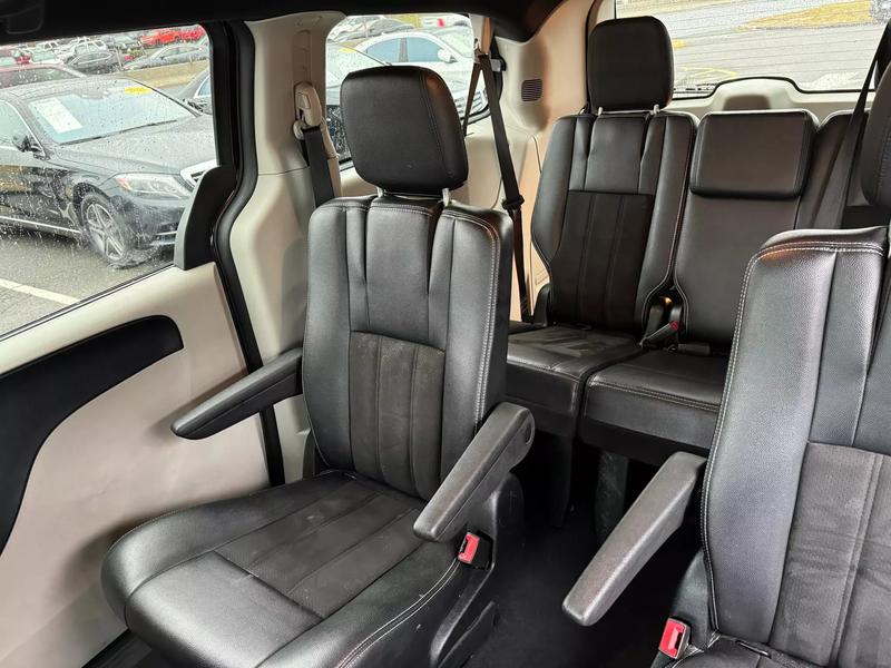 2019 Dodge Grand Caravan Passenger SXT Minivan 4D 22