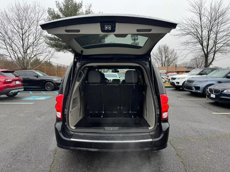 2019 Dodge Grand Caravan Passenger SXT Minivan 4D 9