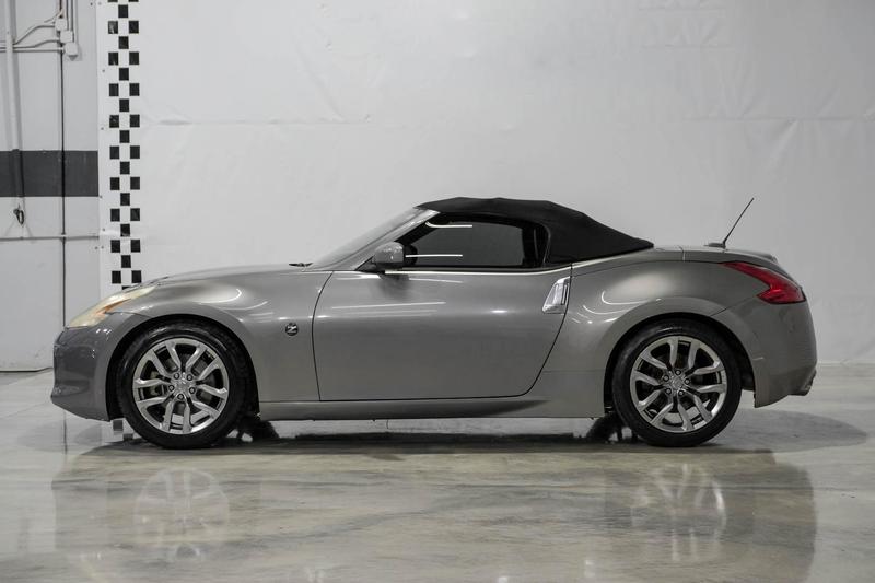 2010 Nissan 370Z Touring Roadster 2D 13