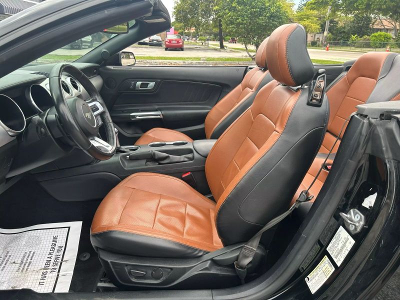 2020 FORD Mustang Convertible