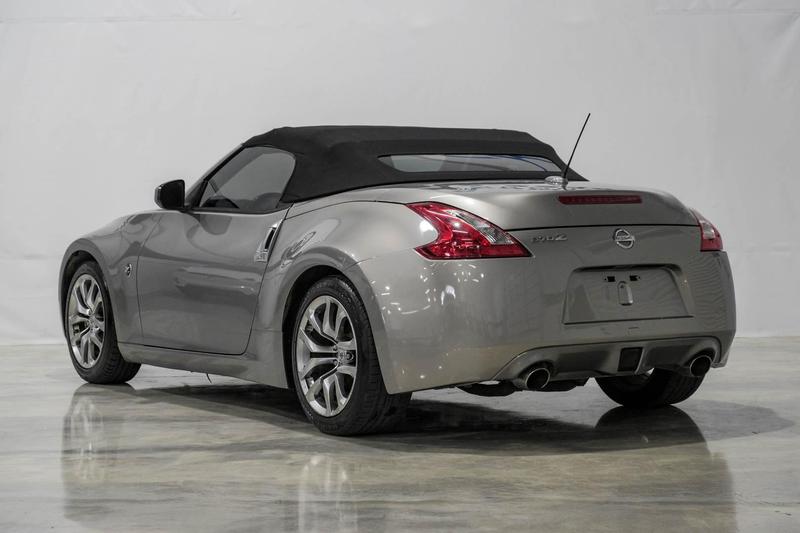 2010 Nissan 370Z Touring Roadster 2D 12