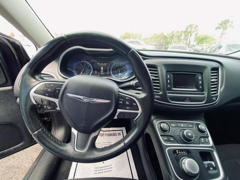 2015 CHRYSLER 200 Sedan - $6,395