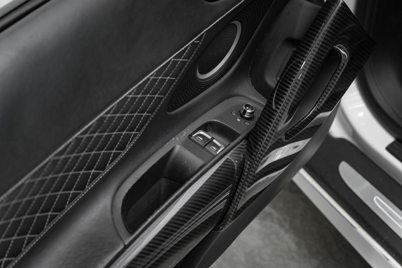 2014 Audi R8 V10 Coupe 2D 33