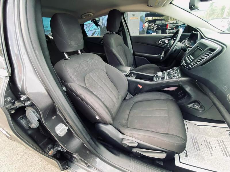 2015 CHRYSLER 200 Sedan - $6,395