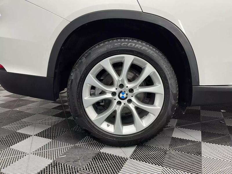 2016 BMW X5 xDrive35i Sport Utility 4D 44