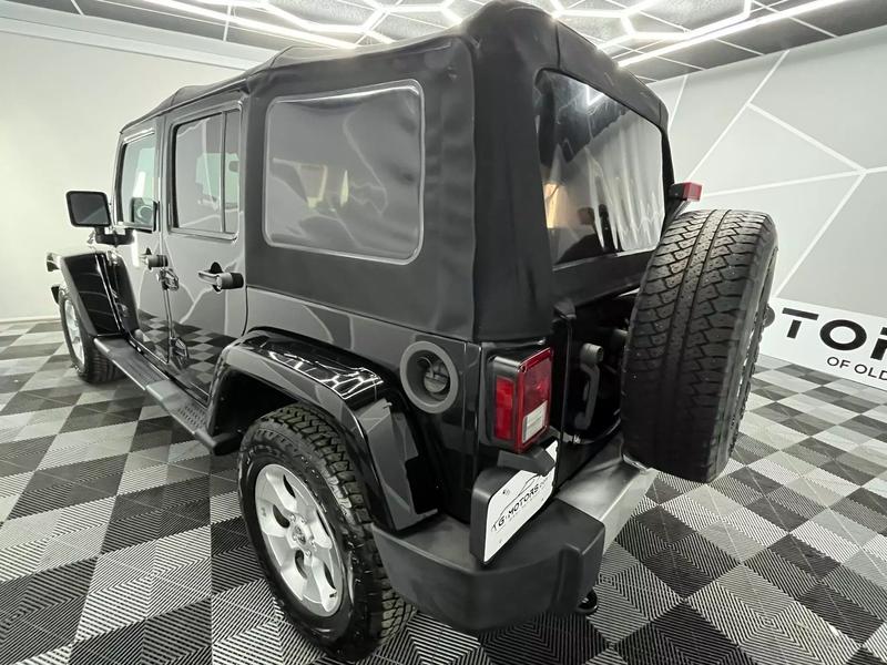 2014 Jeep Wrangler Unlimited Sahara Sport Utility 4D 9