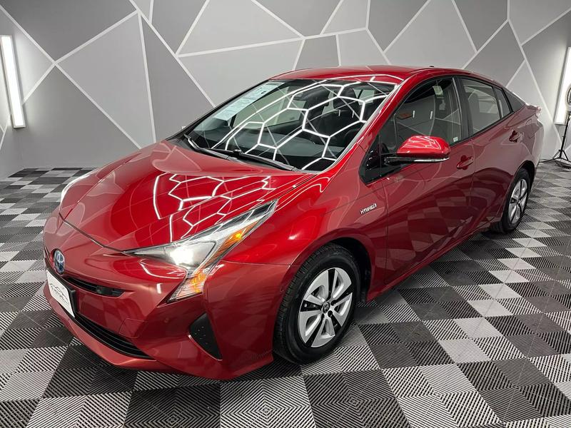 2018 Toyota Prius Two Hatchback 4D 6