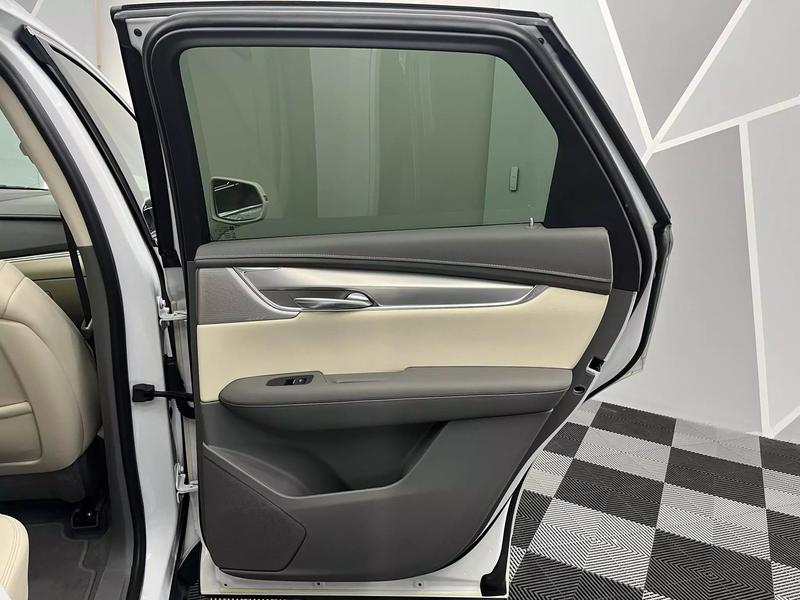 2020 Cadillac XT5 Premium Luxury Sport Utility 4D 40