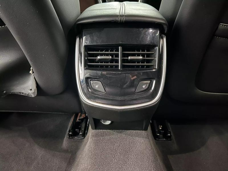 2017 Cadillac XTS Luxury Sedan 4D 25