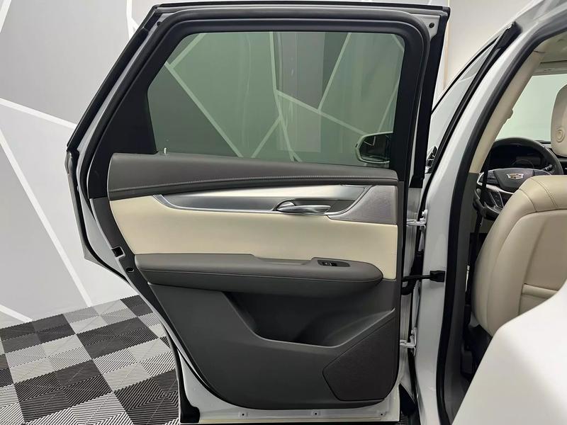 2020 Cadillac XT5 Premium Luxury Sport Utility 4D 38