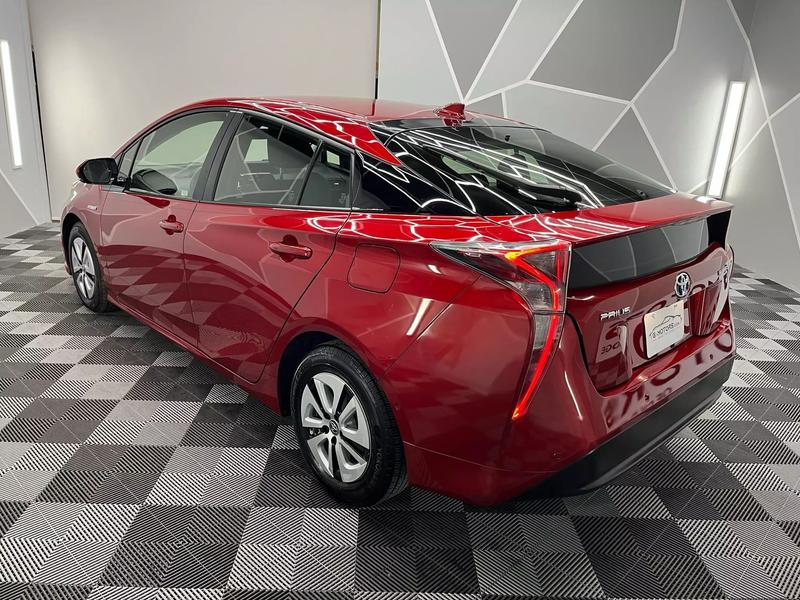2018 Toyota Prius Two Hatchback 4D 10