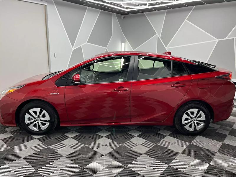 2018 Toyota Prius Two Hatchback 4D 8