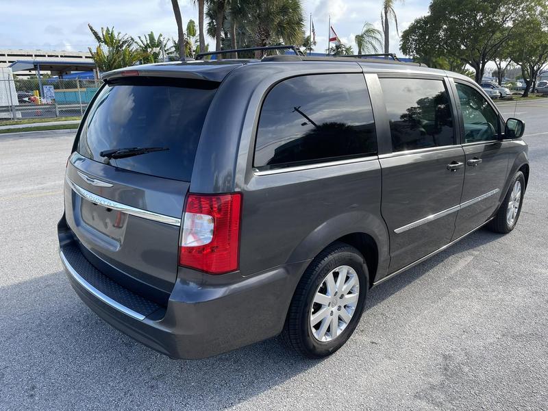 2016 CHRYSLER Town and Country Minivan