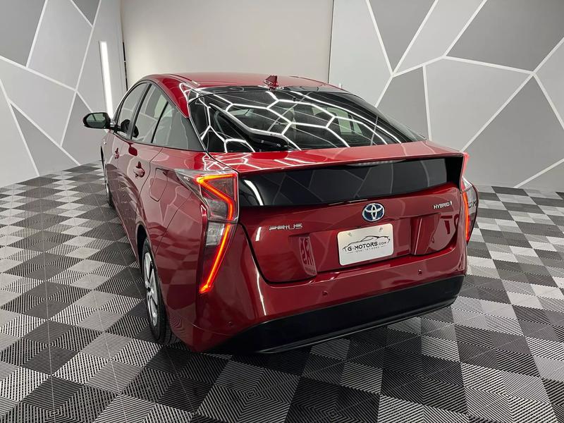 2018 Toyota Prius Two Hatchback 4D 13