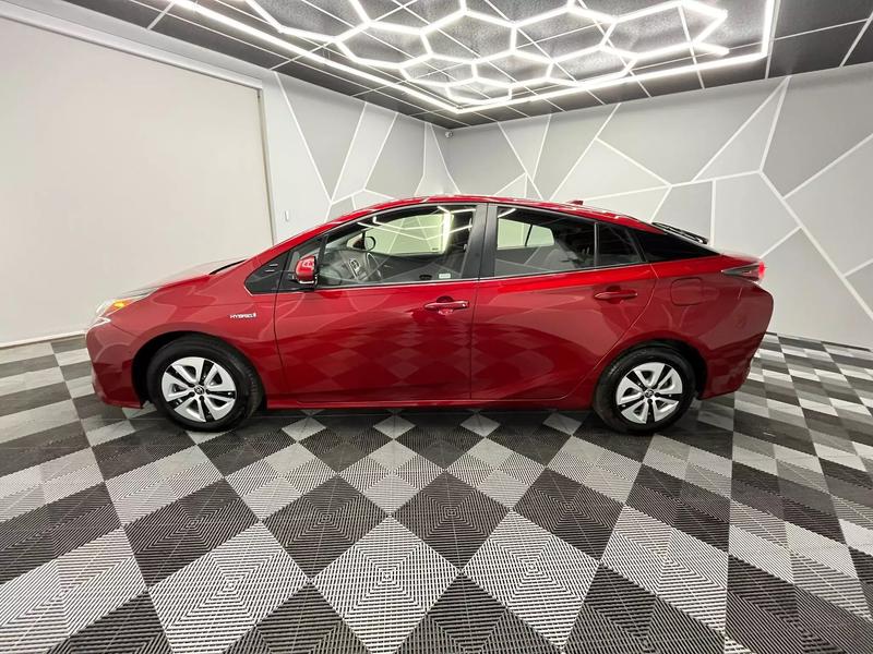 2018 Toyota Prius Two Hatchback 4D 9