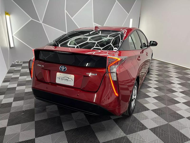 2018 Toyota Prius Two Hatchback 4D 15