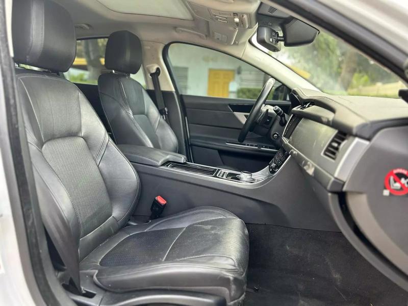 2016 JAGUAR XF Sedan - $9,995