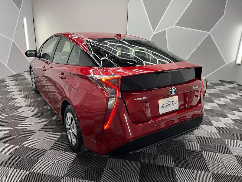 2018 Toyota Prius Two Hatchback 4D 12