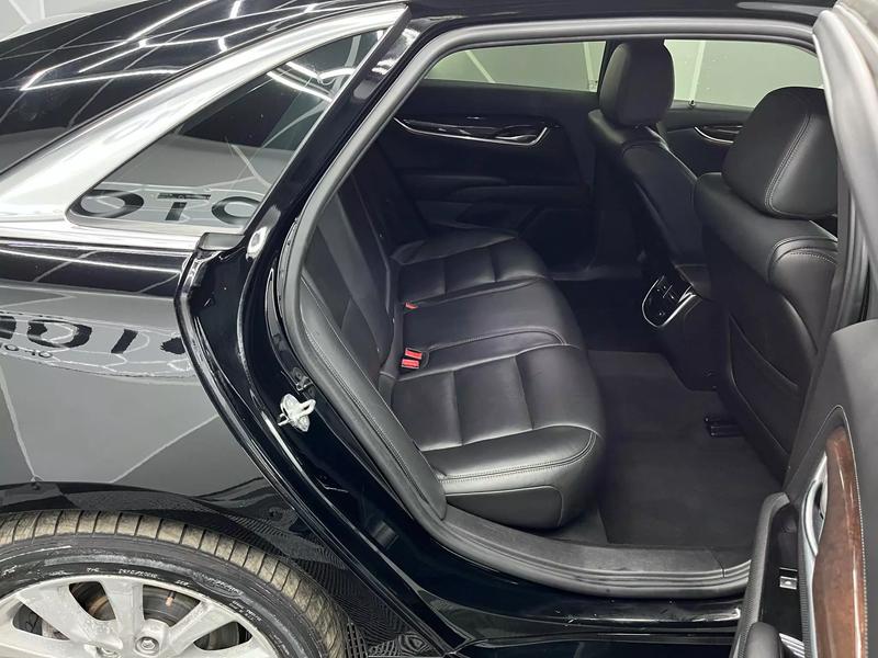 2017 Cadillac XTS Luxury Sedan 4D 28