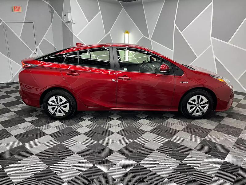2018 Toyota Prius Two Hatchback 4D 20